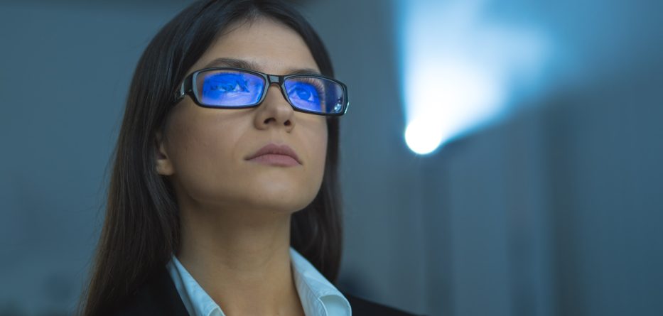 Daños que causan la luz azul en la piel
